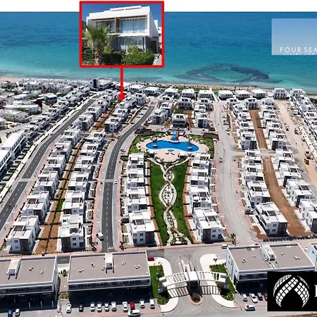 Luxurious Beachfront Townhouse דירה *