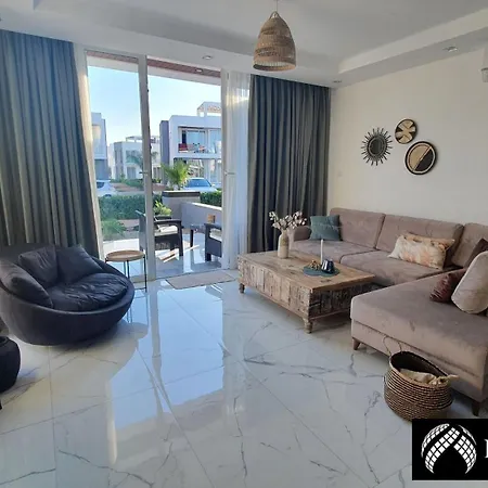 Luxurious Beachfront Townhouse Apartment *