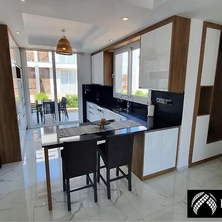 Апартаменты Luxurious Beachfront Townhouse