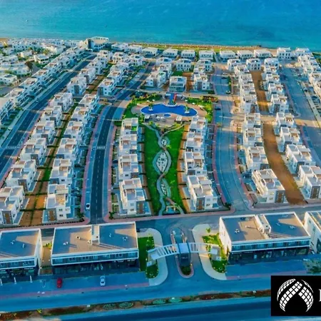 Апартаменты Luxurious Beachfront Townhouse