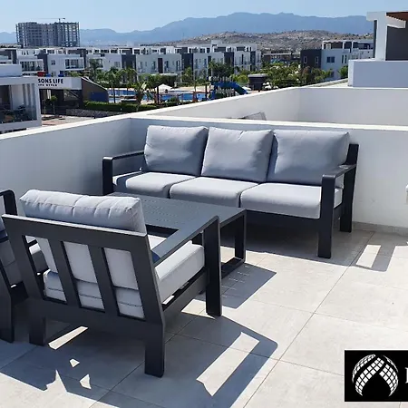 Апартаменты Luxurious Beachfront Townhouse *
